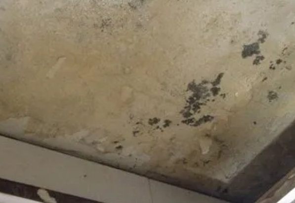 湾里阳台漏水维修公司分享下湾里卫生间渗水维修需要注意哪些问题。